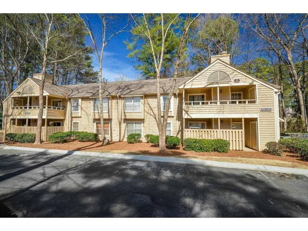 2 bedroom, 1,216 sq ft condominium sold at 1492 NE Crossing Circle 1492, Atlanta, GA 30329
