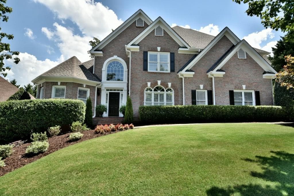 5 bedroom, 4,959 sq ft single family residence sold at 5530 Buck Hollow Drive, Alpharetta, GA 30005