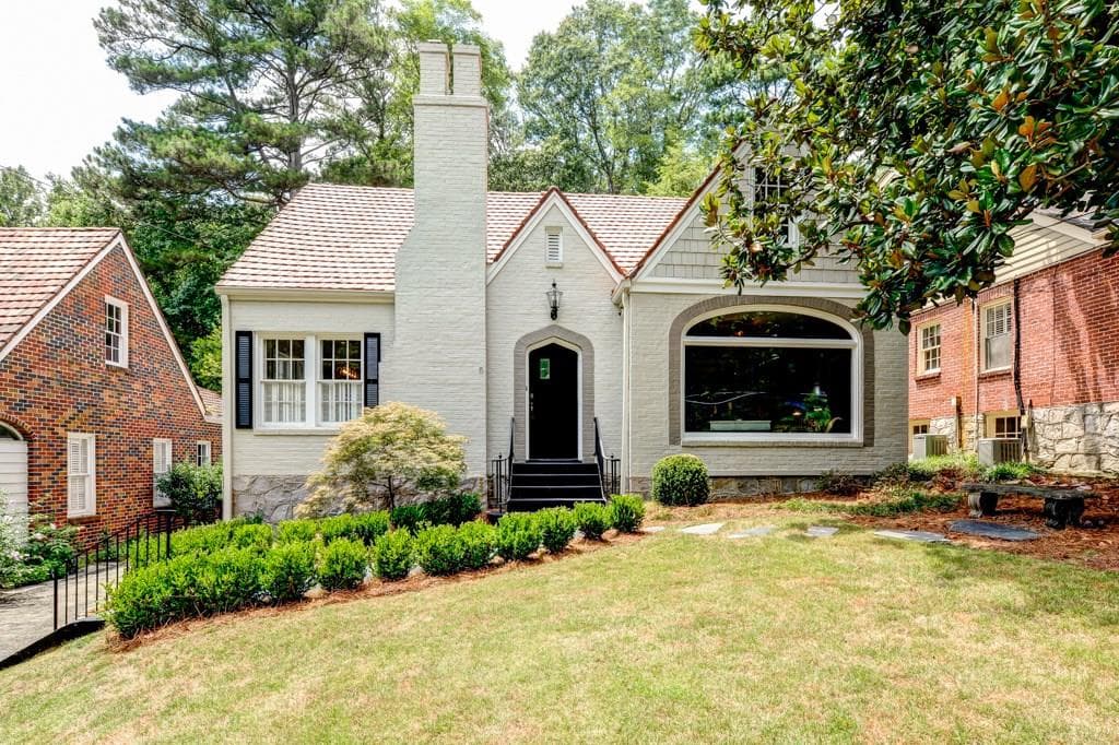 5 bedroom, 3,125 sq ft single family residence sold at 2874 Alpine Road, Atlanta, GA 30305