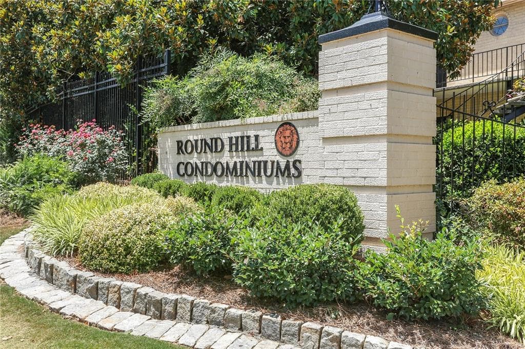 2 bedroom, 900 sq ft condominium sold at 5400 Roswell Road H1, Atlanta, GA 30342