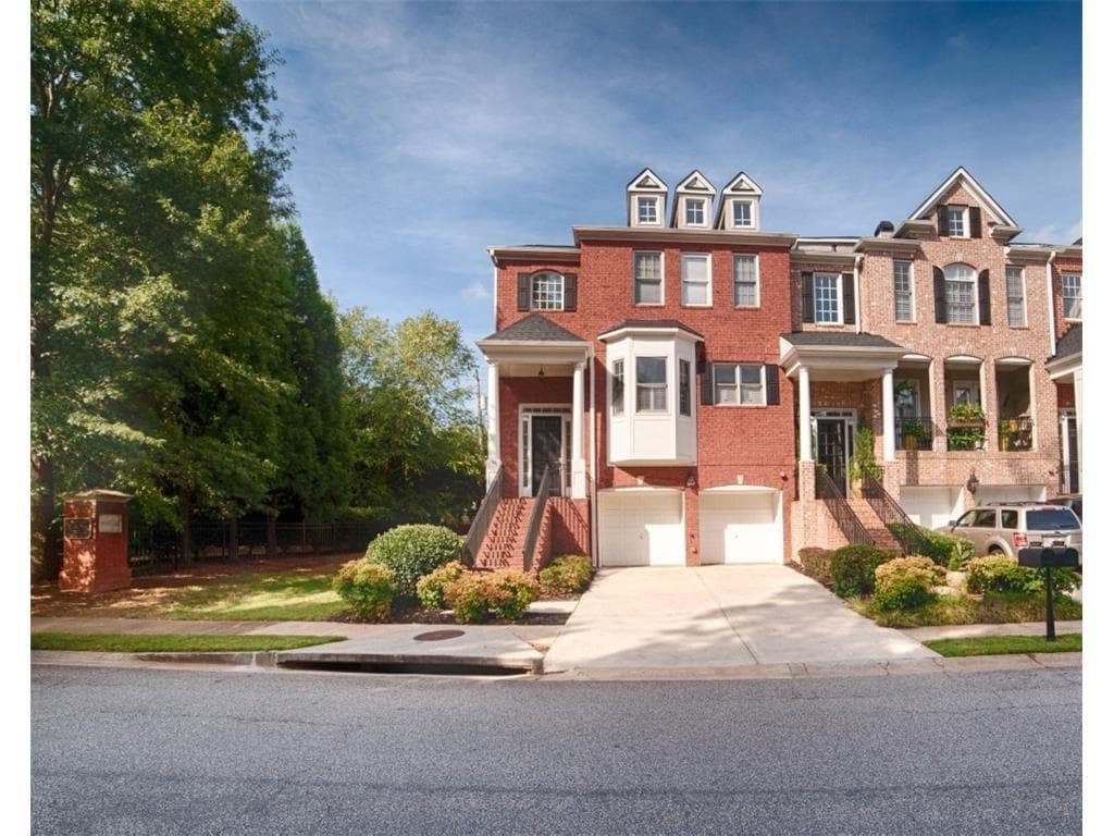 4 bedroom, 3,663 sq ft townhouse sold at 3028 Montclair Circle, Smyrna, GA 30080