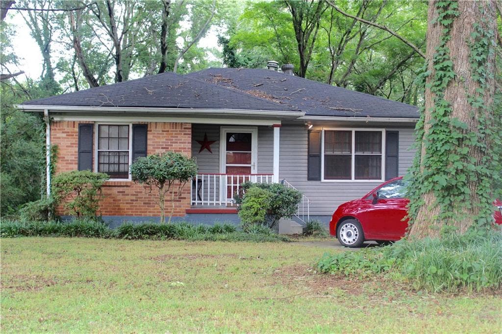 2 bedroom, 1,000 sq ft single family residence sold at 2024 Settle Circle, Atlanta, GA 30316