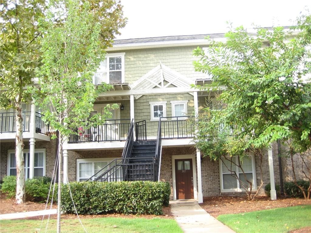 3 bedroom, 1,441 sq ft condominium sold at 490 Barnett Shoals Road 404, Athens, GA 30605