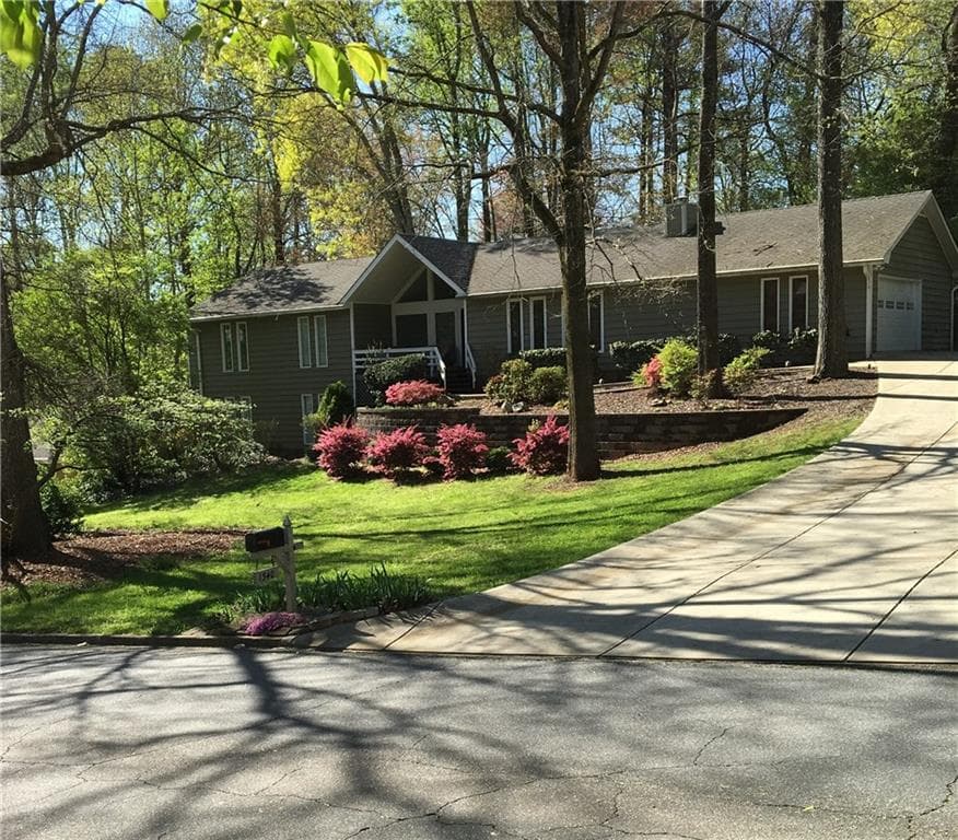 1340 Oakhaven Drive, Roswell, GA 30075 — most recent listing photo