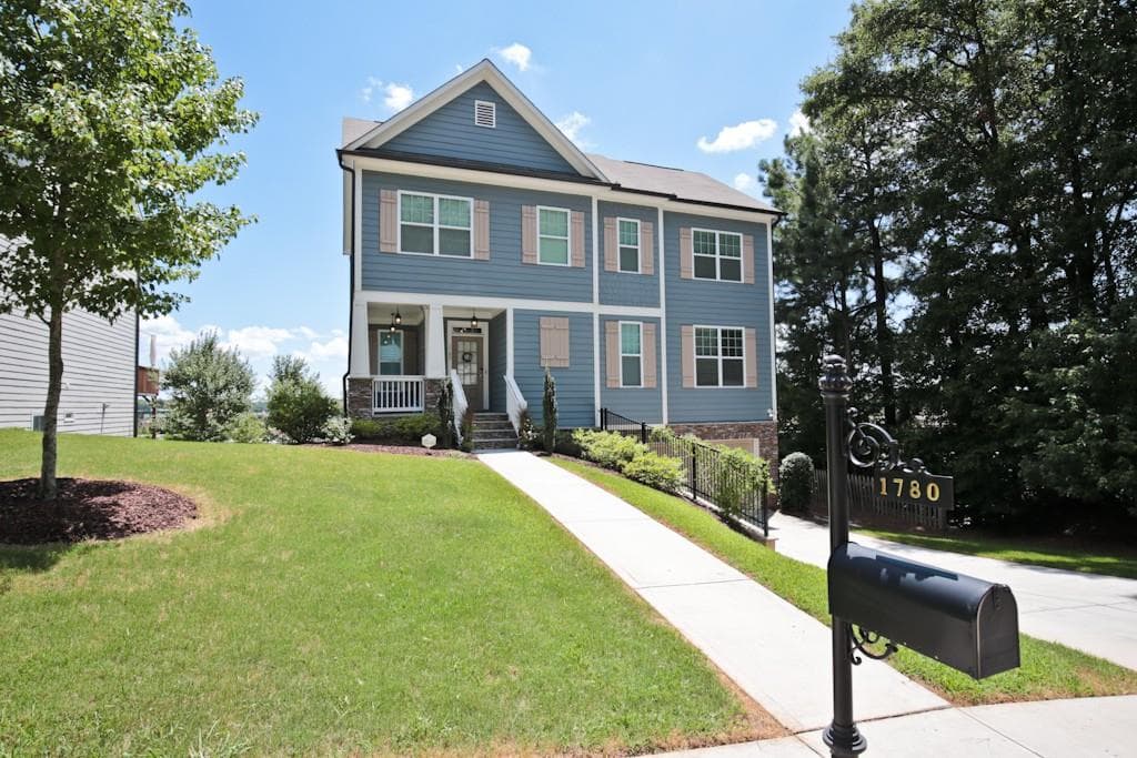 3 bedroom, 2,832 sq ft single family residence sold at 1780 Carroll Drive, Atlanta, GA 30318