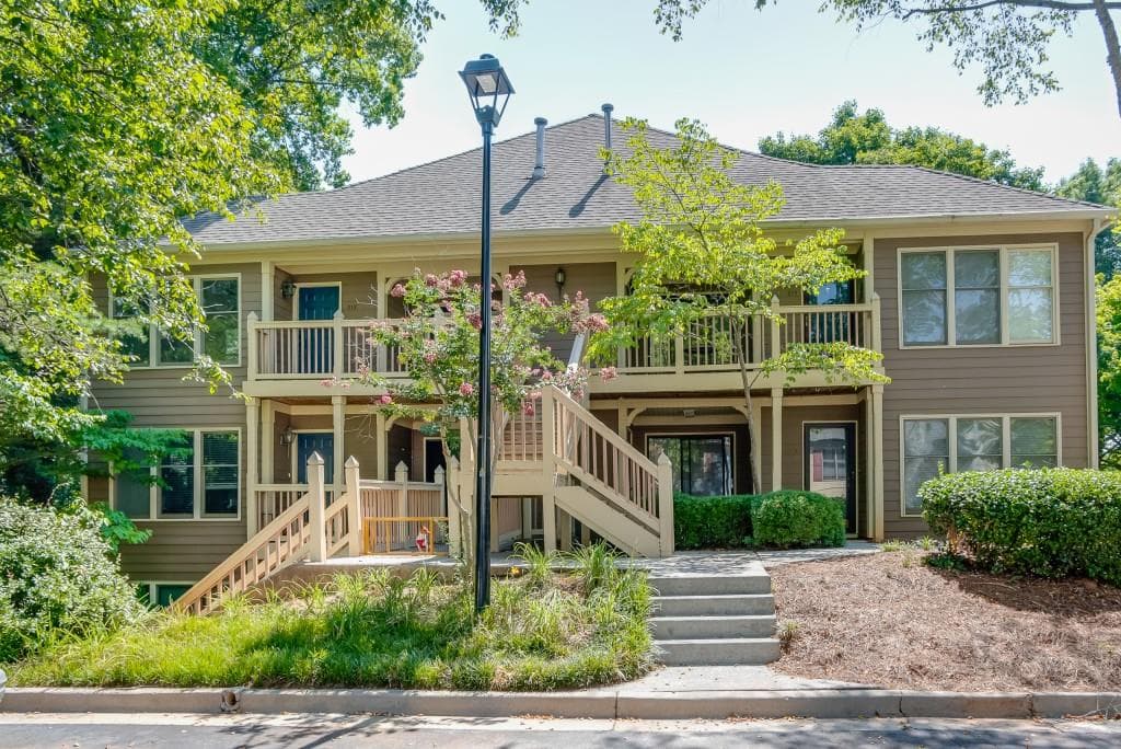 1 bedroom, 1,128 sq ft condominium sold at 212 Abingdon Way 212, Atlanta, GA 30328