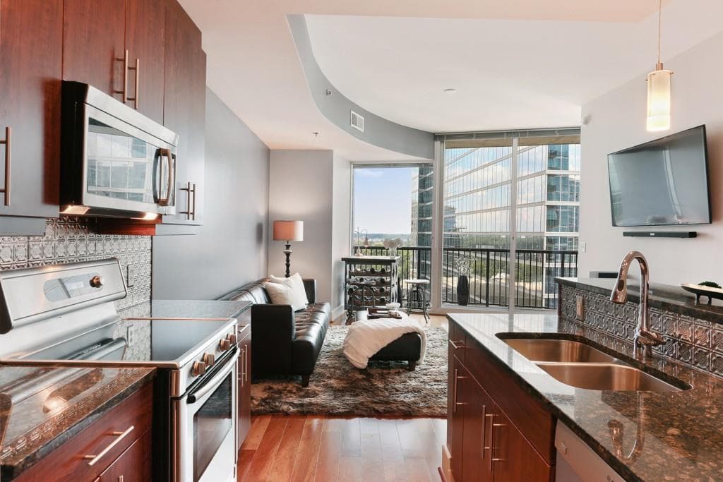 1 bedroom, 818 sq ft condominium sold at 1080 Peachtree Street 1506, Atlanta, GA 30309