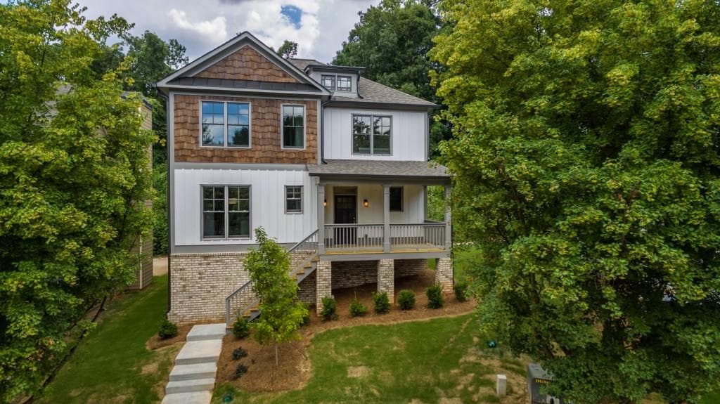 5 bedroom single family residence sold at 1376 Park Trace, Atlanta, GA 30315