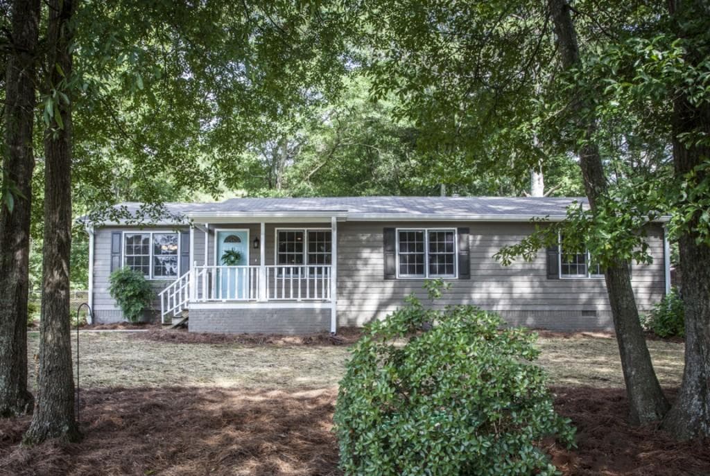 3 bedroom, 1,376 sq ft single family residence sold at 402 Waterfront Court, Woodstock, GA 30188