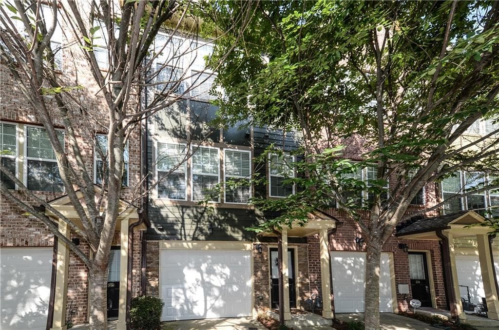 1 bedroom, 1,275 sq ft townhouse sold at 3728 Ashford Creek Lane, Atlanta, GA 30319