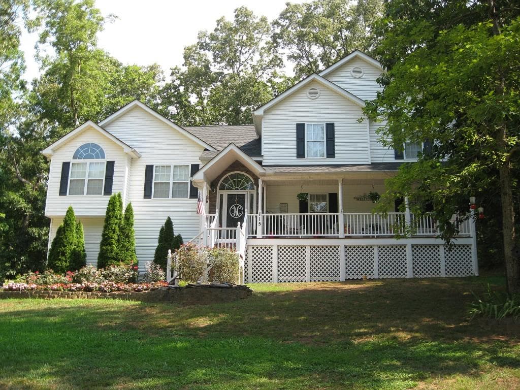 4 bedroom, 2,627 sq ft single family residence sold at 115 Calusa Lake Drive, Ball Ground, GA 30107
