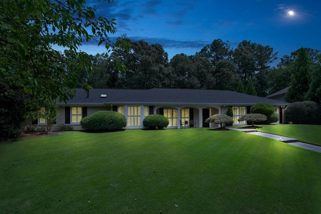 4 bedroom, 2,939 sq ft single family residence sold at 5770 Riverwood Drive, Atlanta, GA 30328