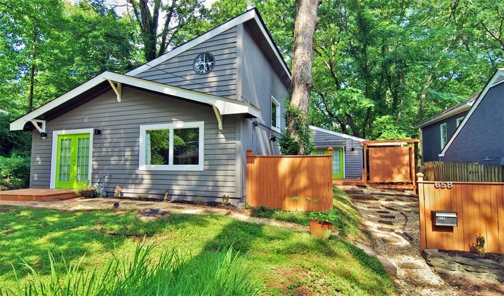 3 bedroom, 3,432 sq ft single family residence sold at 658 Gresham Avenue, Atlanta, GA 30316