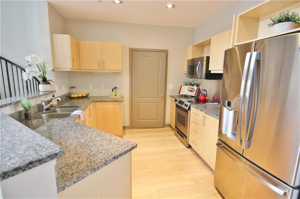 2 bedroom, 1,583 sq ft condominium sold at 390 17th Street 6053, Atlanta, GA 30363