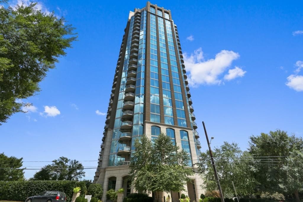 1 bedroom, 1,364 sq ft condominium sold at 2795 Peachtree Road 1907, Atlanta, GA 30305