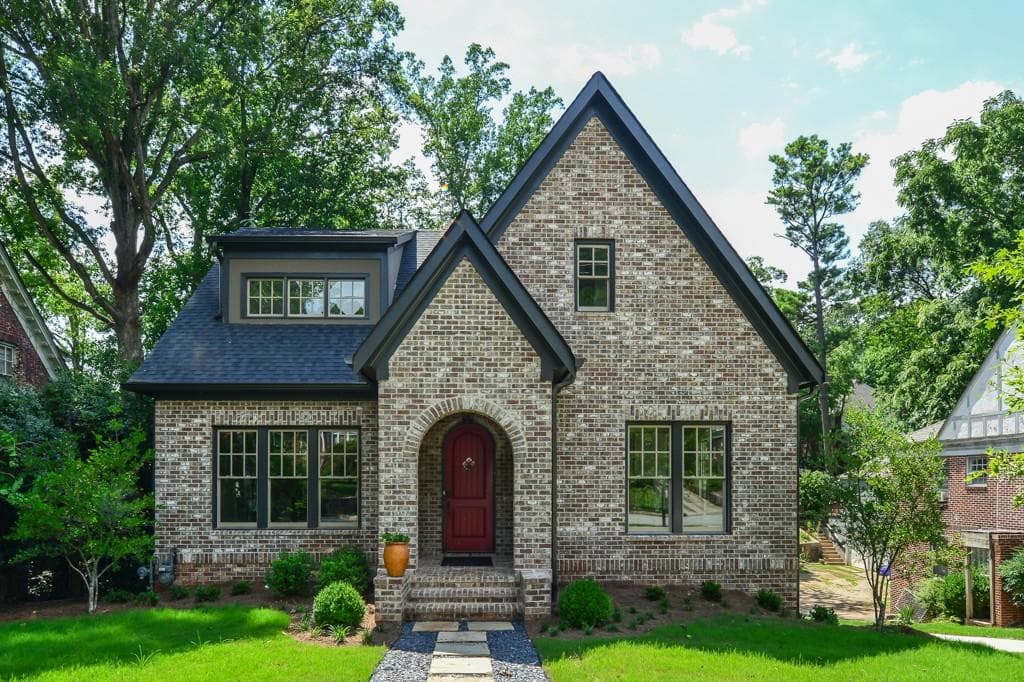 6 bedroom, 4,811 sq ft single family residence sold at 1890 Ridgewood Drive, Atlanta, GA 30307