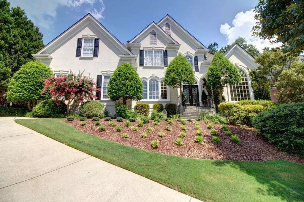 4 bedroom, 3,927 sq ft single family residence sold at 9280 Nesbit Lakes Drive, Alpharetta, GA 30022