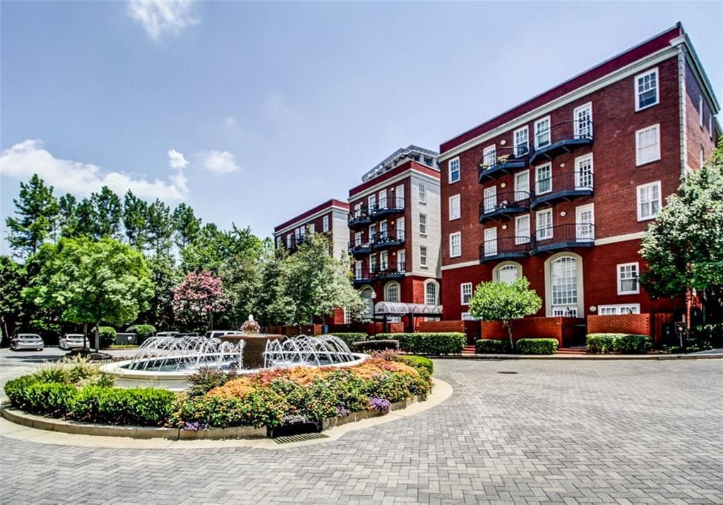 2 bedroom, 1,068 sq ft condominium sold at 2840 Peachtree Road 501, Atlanta, GA 30305
