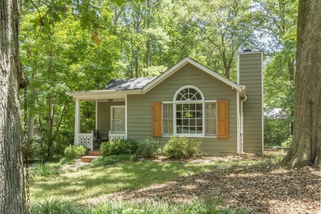 3 bedroom, 1,253 sq ft single family residence sold at 1887 Cambria Avenue, Atlanta, GA 30318