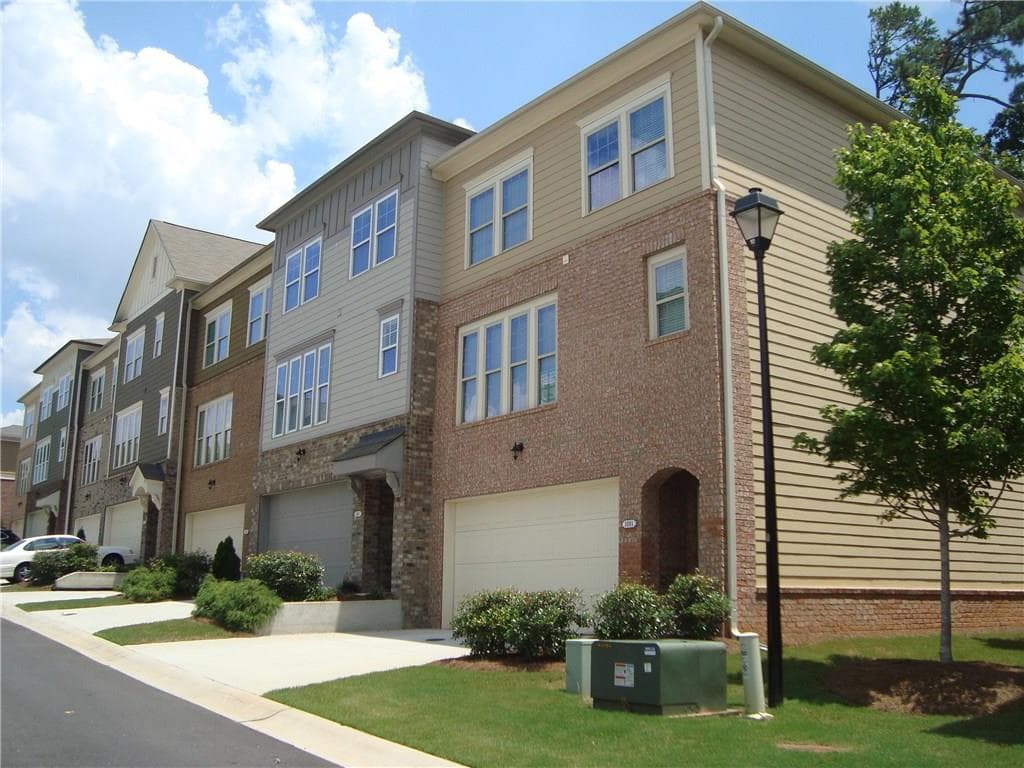4 bedroom townhouse sold at 3005 Eltham Place, Decatur, GA 30033