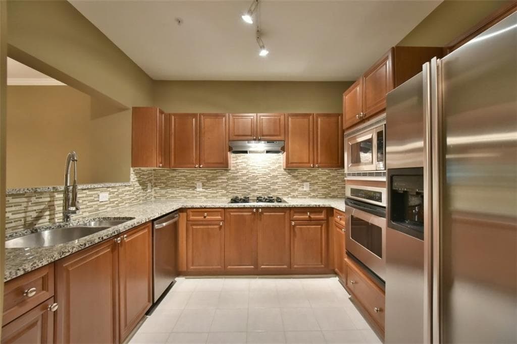 1 bedroom, 1,167 sq ft condominium sold at 3275 Lenox Road 105, Atlanta, GA 30324