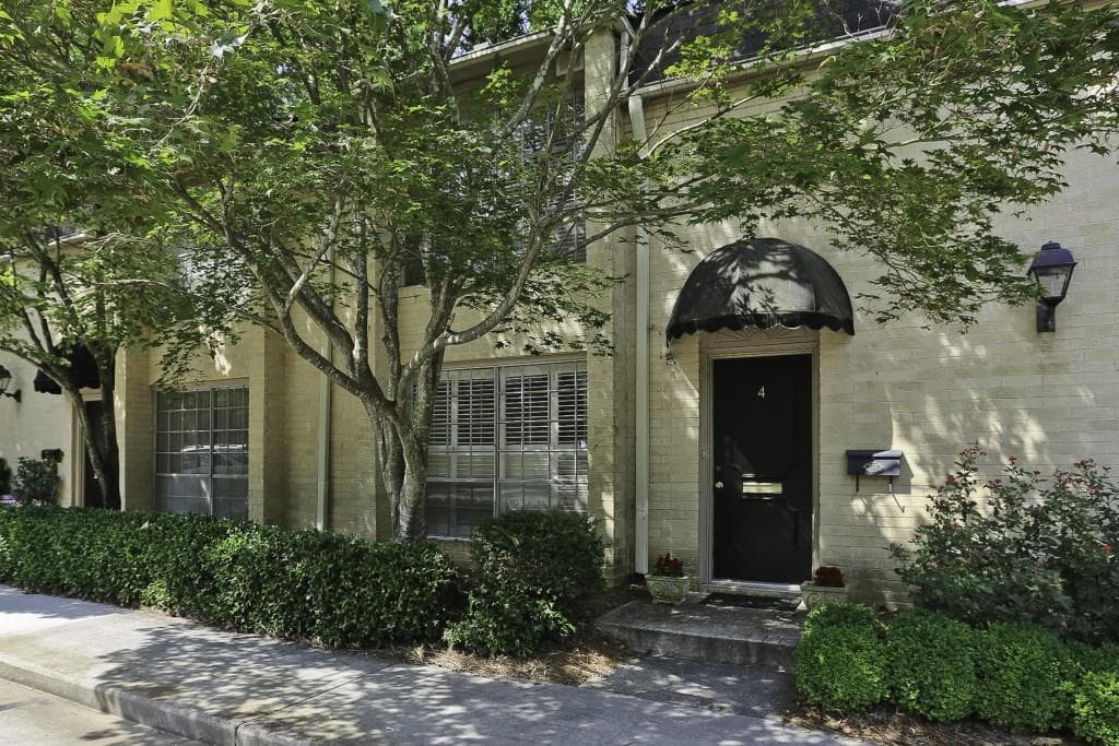 3 bedroom, 1,572 sq ft condominium sold at 5400 Roswell Road I-4, Atlanta, GA 30342