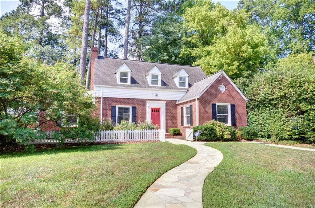 3 bedroom, 1,672 sq ft single family residence sold at 1772 Meadowdale Avenue, Atlanta, GA 30306