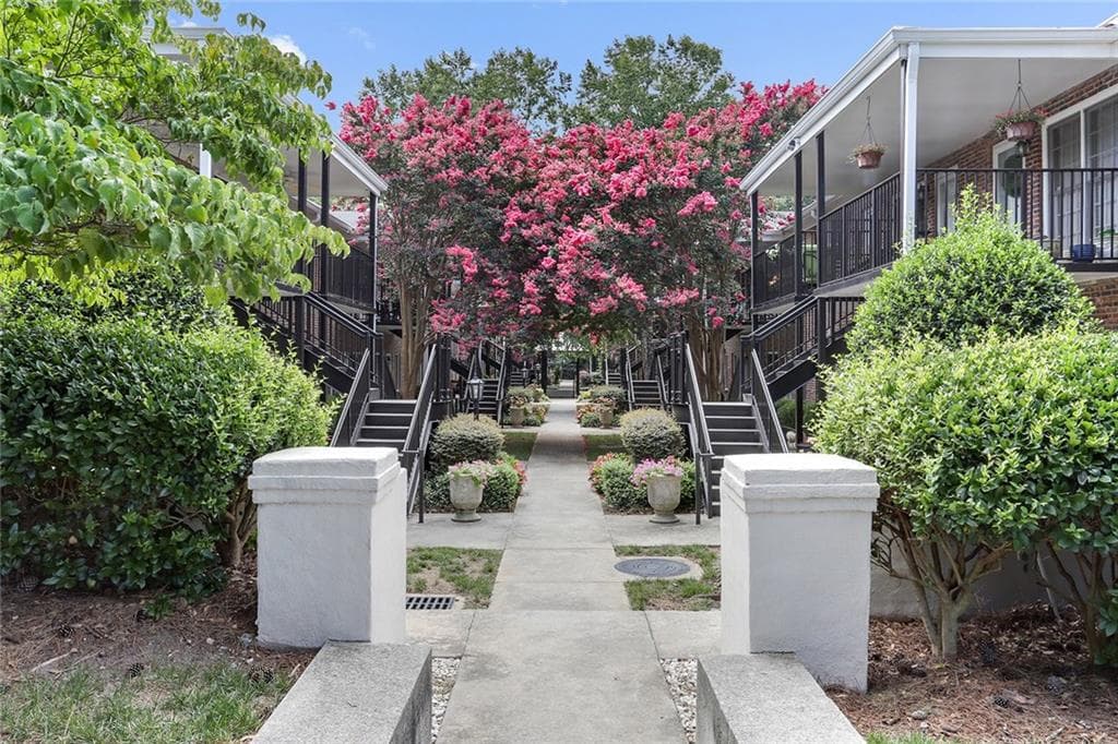 2 bedroom, 1,090 sq ft condominium sold at 3675 Peachtree Road 22, Atlanta, GA 30319
