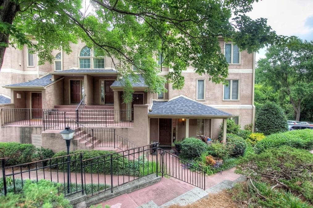 3 bedroom, 1,550 sq ft condominium sold at 20 Saint Claire Lane 20, Atlanta, GA 30324