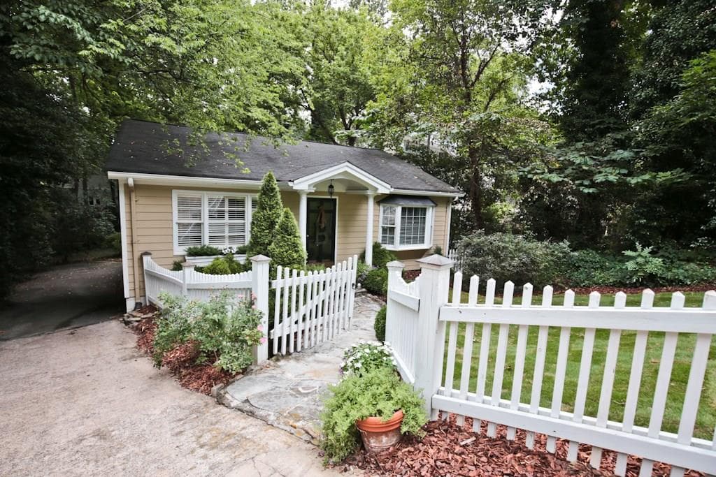 2 bedroom, 1,311 sq ft single family residence sold at 2049 Cottage Lane, Atlanta, GA 30318