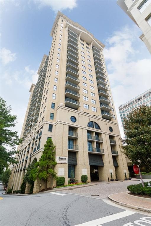 2 bedroom, 1,233 sq ft condominium sold at 3040 Peachtree Road 703, Atlanta, GA 30305