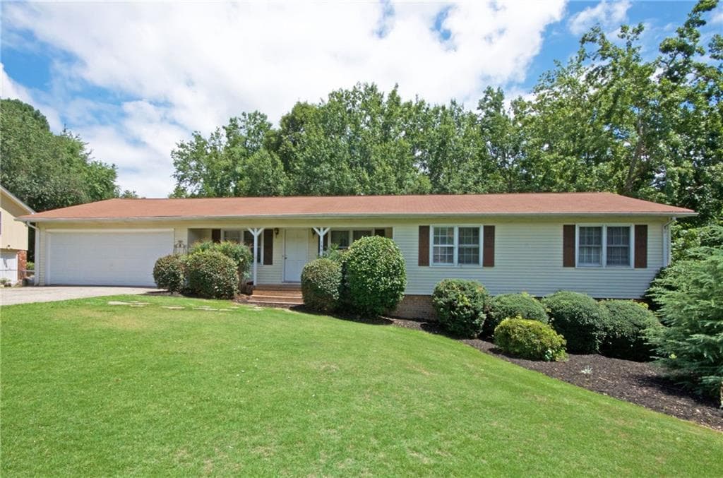 385 Monivea Lane, Roswell, GA 30075 — most recent listing photo