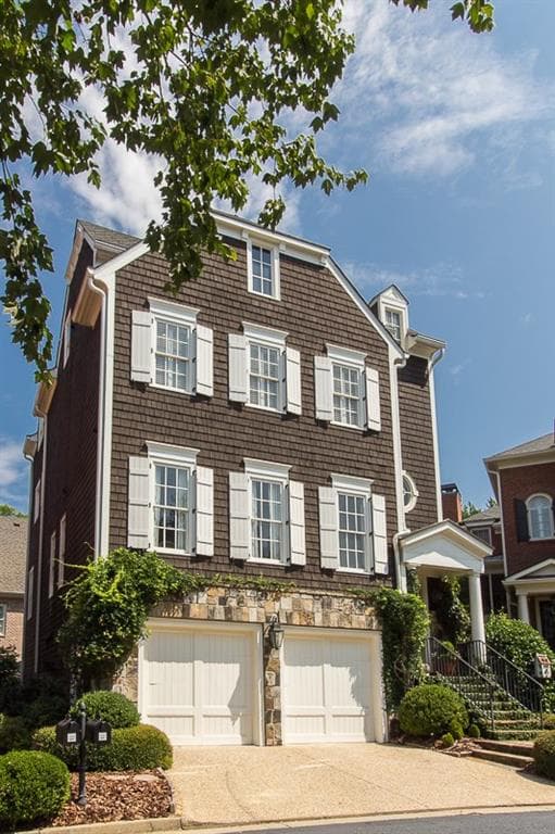 4 bedroom, 4,552 sq ft single family residence sold at 765 Springlake Lane, Atlanta, GA 30318