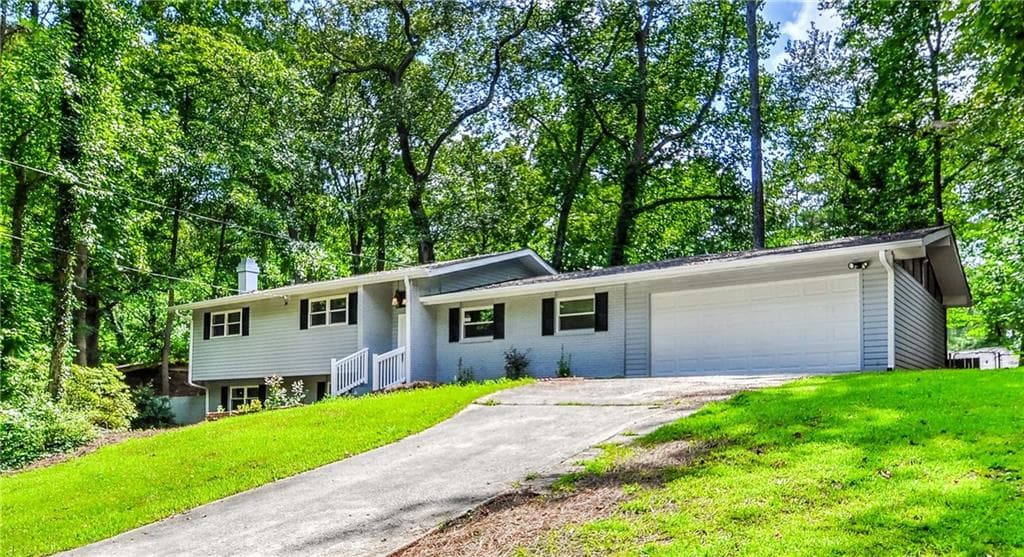 4 bedroom, 2,356 sq ft single family residence sold at 2107 Canaan Court, Atlanta, GA 30316