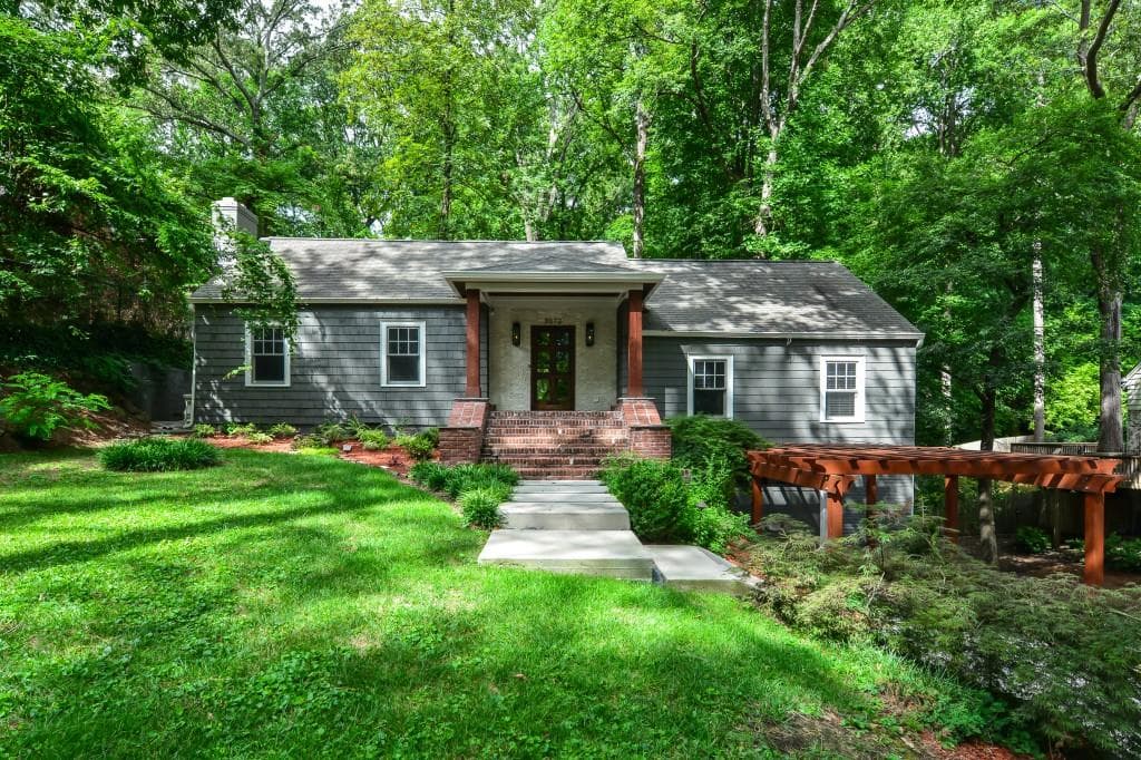 3 bedroom, 2,338 sq ft single family residence sold at 3072 Dale Drive, Atlanta, GA 30305