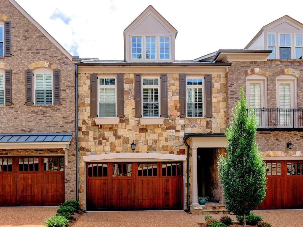 3 bedroom townhouse sold at 3893 Paces Lookout Drive, Atlanta, GA 30339