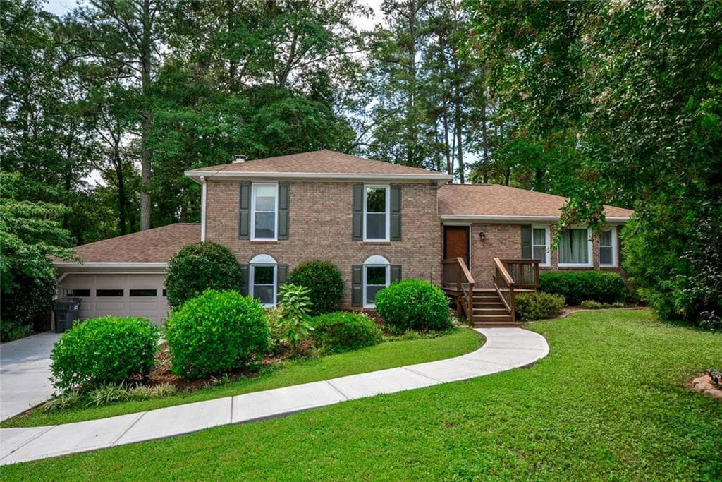 3 bedroom, 2,268 sq ft single family residence sold at 567 Council Bluff, Lilburn, GA 30047