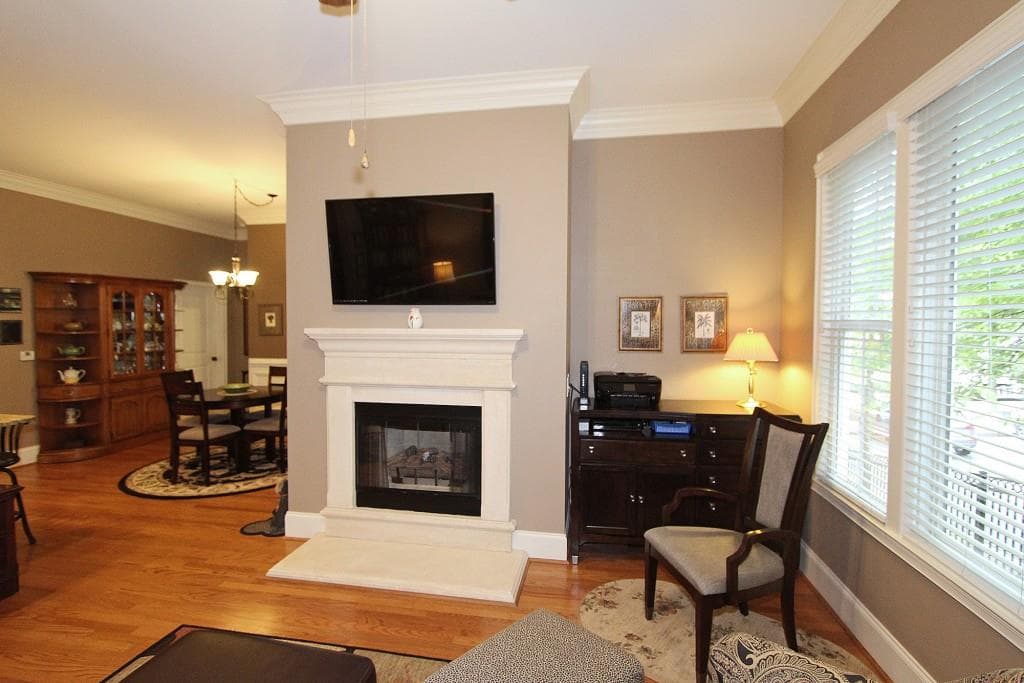 2 bedroom, 1,029 sq ft condominium sold at 11 Perimeter Center 1111, Atlanta, GA 30346