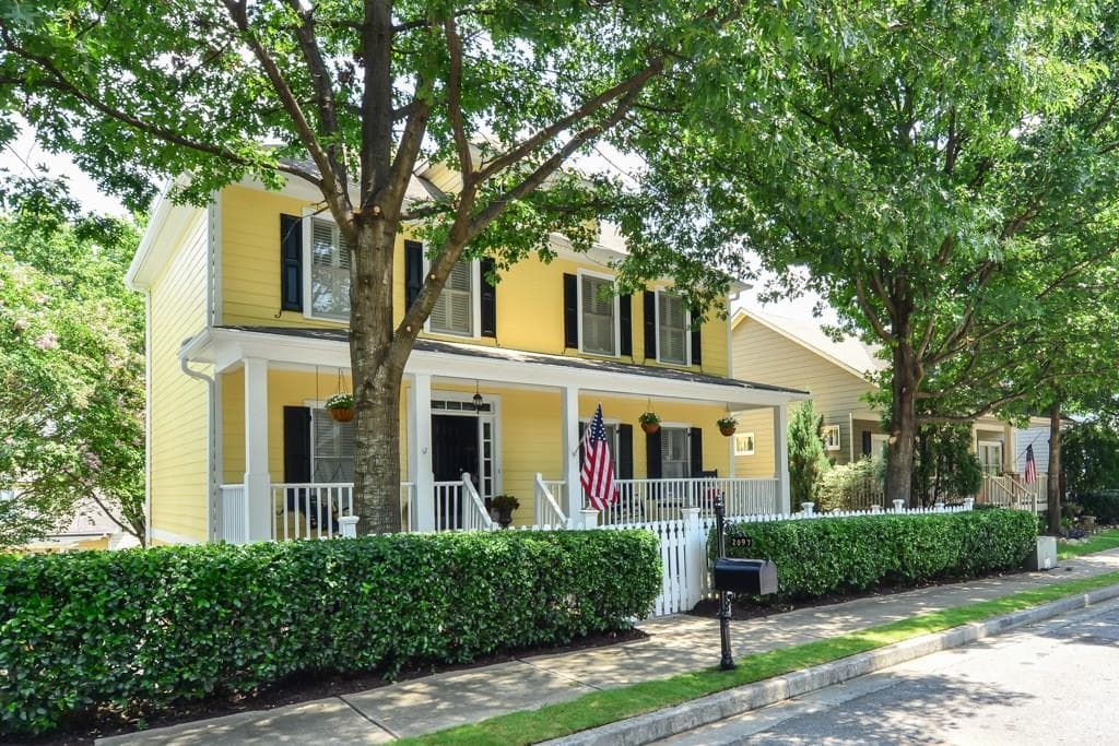 3 bedroom, 2,725 sq ft single family residence sold at 2097 Wood Trail, Atlanta, GA 30318