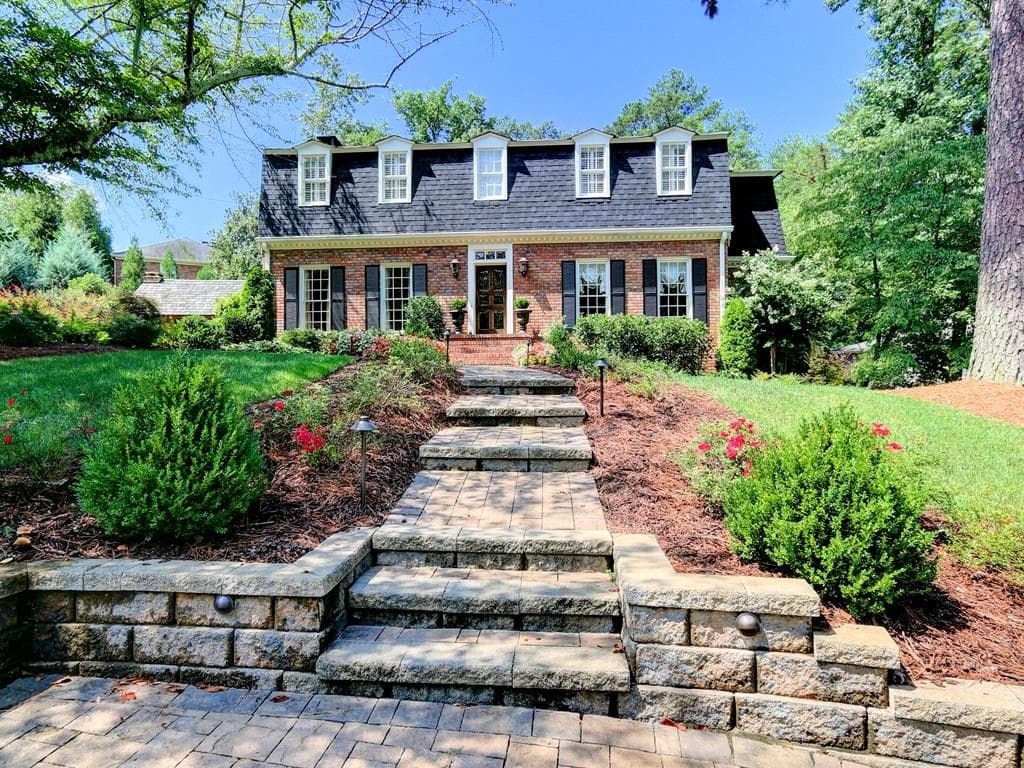6 bedroom, 4,555 sq ft single family residence sold at 3058 Farmington Drive, Atlanta, GA 30339