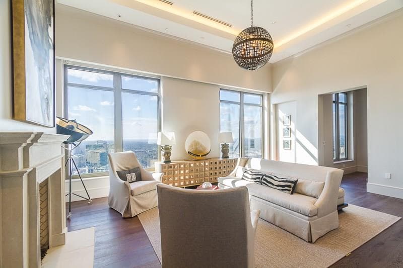 3 bedroom, 2,602 sq ft condominium sold at 3376 Peachtree Road 48A, Atlanta, GA 30326