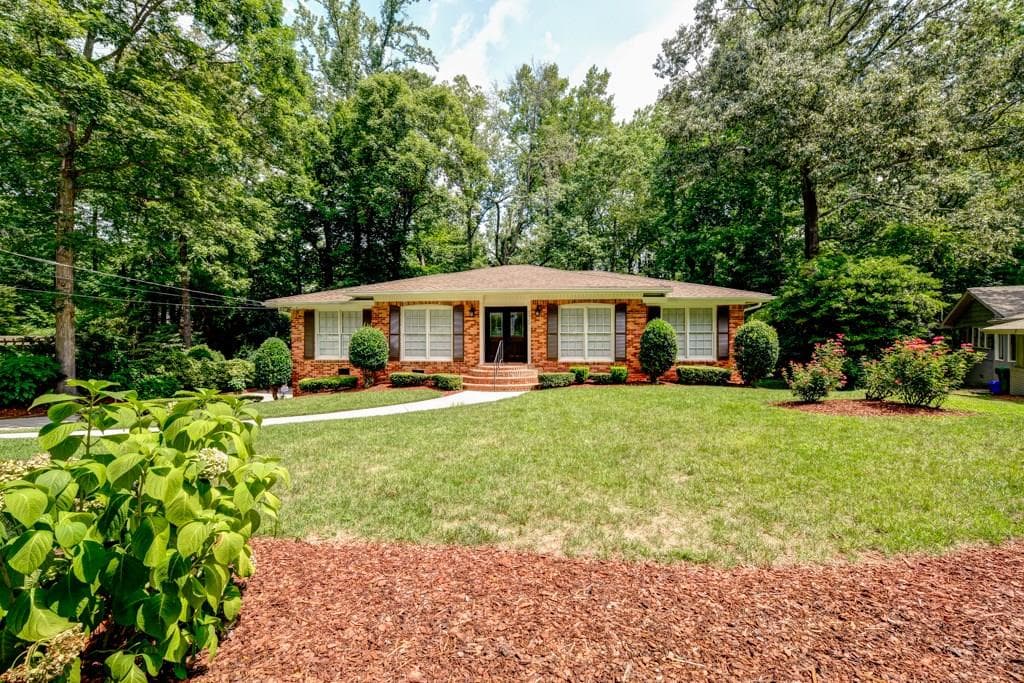 3 bedroom, 1,965 sq ft single family residence sold at 2420 Kings Point Drive, Dunwoody, GA 30338