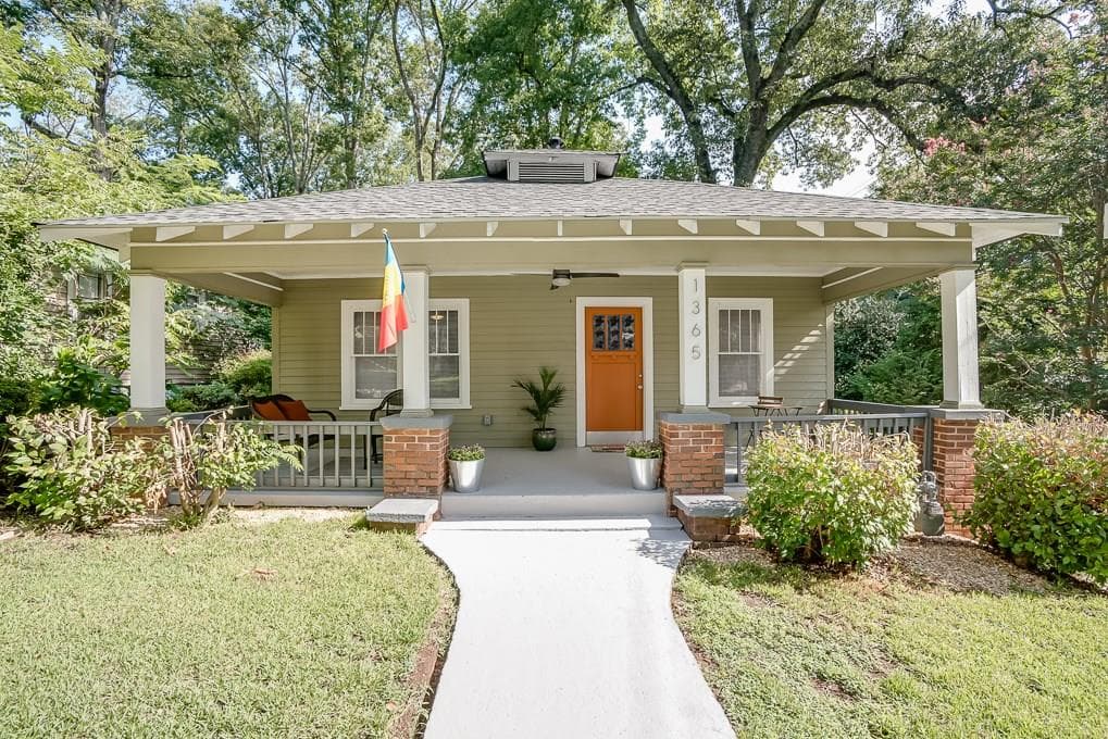3 bedroom, 1,296 sq ft single family residence sold at 1365 Carnegie Avenue, East Point, GA 30344