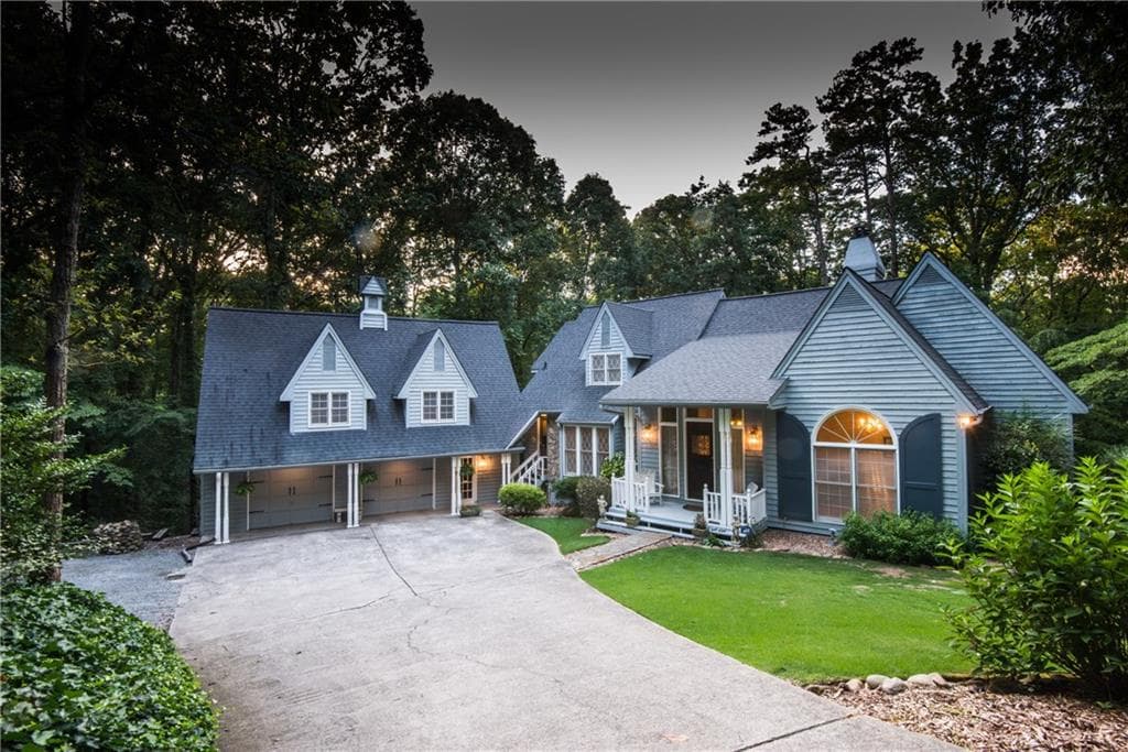 145 E Lake Drive, Roswell, GA 30075 — most recent listing photo