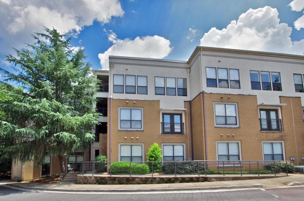 1 bedroom, 800 sq ft condominium sold at 821 Ralph McGill Boulevard 2218, Atlanta, GA 30306