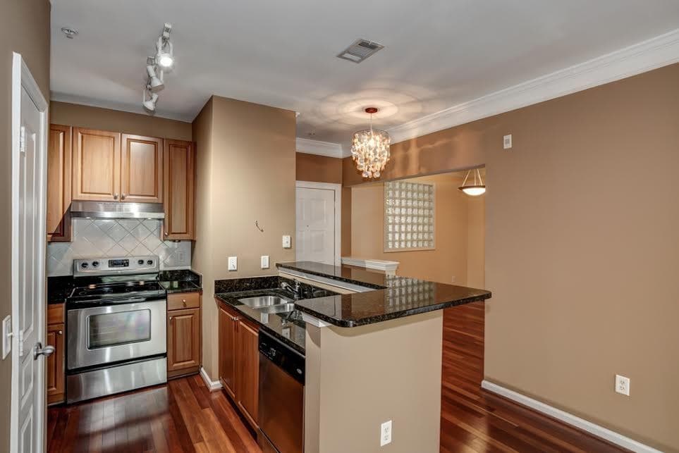 2 bedroom, 1,008 sq ft condominium sold at 10 Perimeter Summit Boulevard 4436, Brookhaven, GA 30319