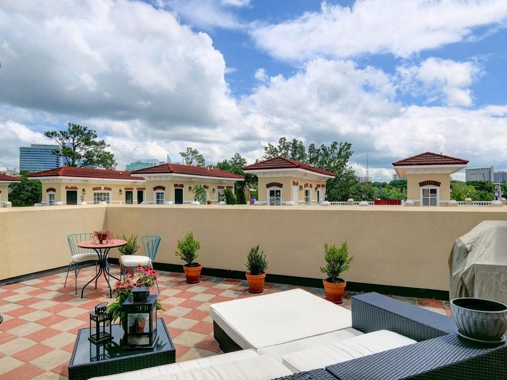 2 bedroom, 1,910 sq ft townhouse sold at 3541 Roswell Road 28, Atlanta, GA 30305