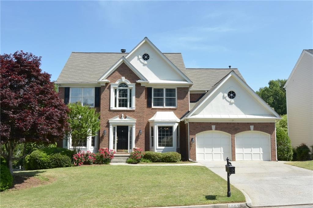 4 bedroom, 4,504 sq ft single family residence sold at 1962 Poppleford Lane, Dunwoody, GA 30338