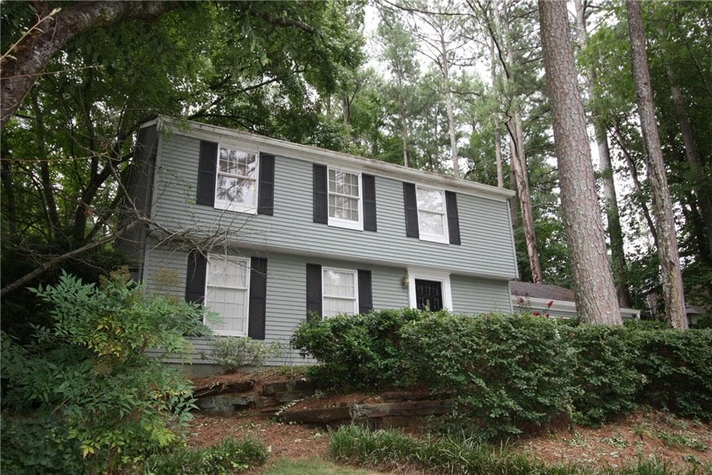 4 bedroom, 1,788 sq ft single family residence sold at 9715 N Pond Circle, Roswell, GA 30076