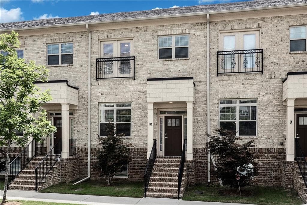 3 bedroom, 2,400 sq ft townhouse sold at 745 Fountainhead Lane 10, Atlanta, GA 30324